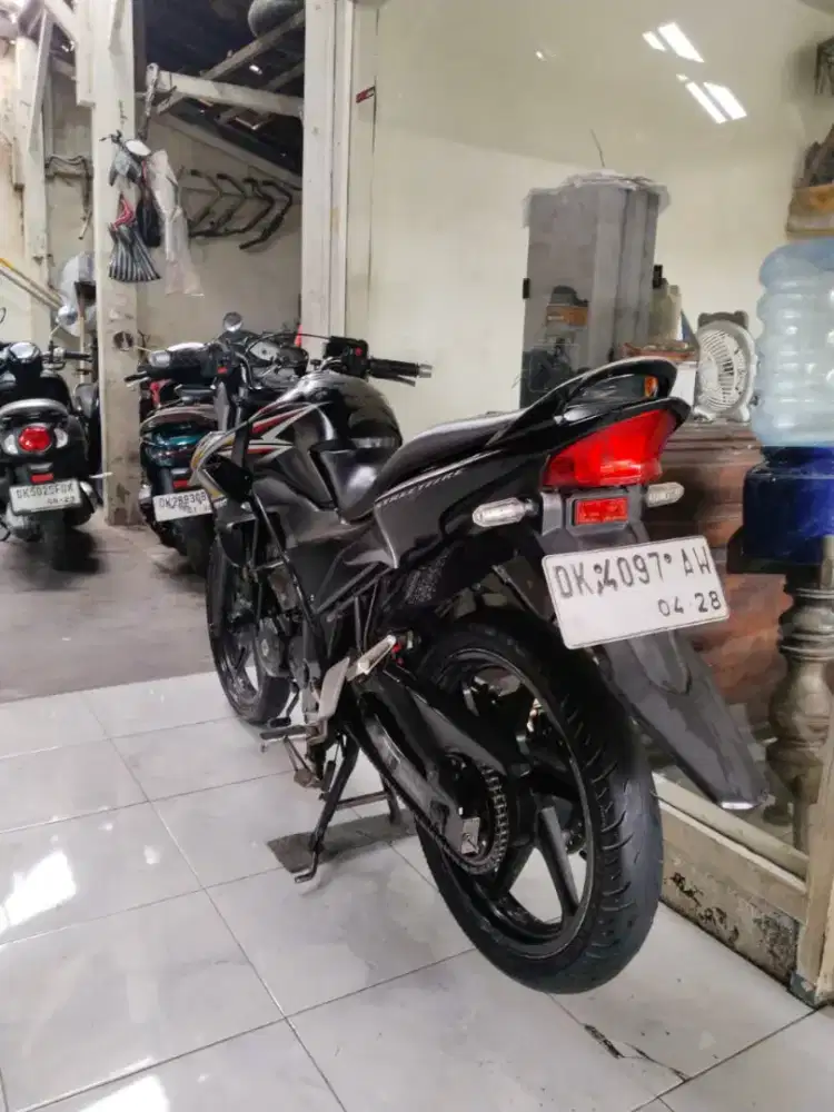 Honda cb 150 thn 2013 cash. Bali dharma motor