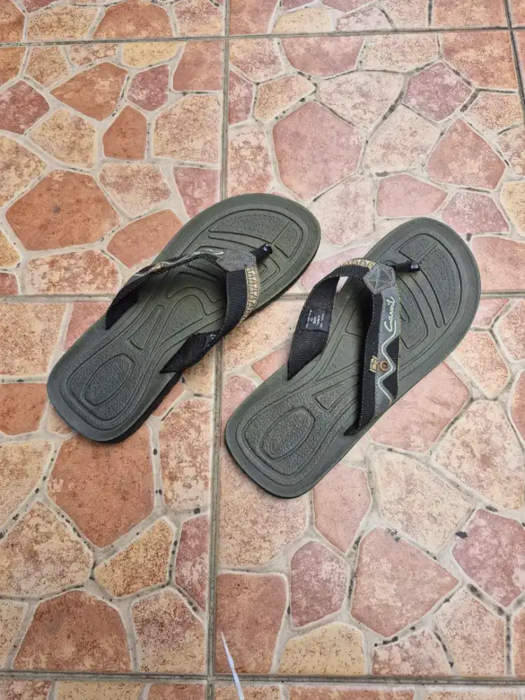 Sandal Carvil Pria Ukuran 42 Warna Olive Hitam