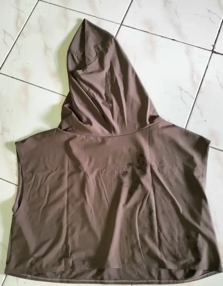 croptop sleeveless penutup kepala
coksu bisa untuk olahraga
LD120-130