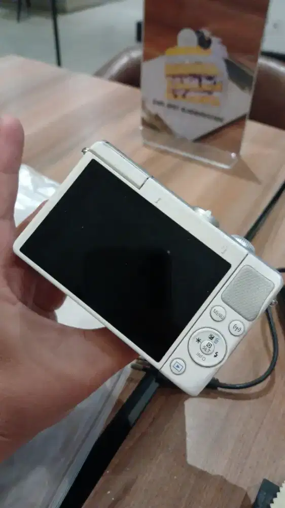 Canon M100 jual apa adanya