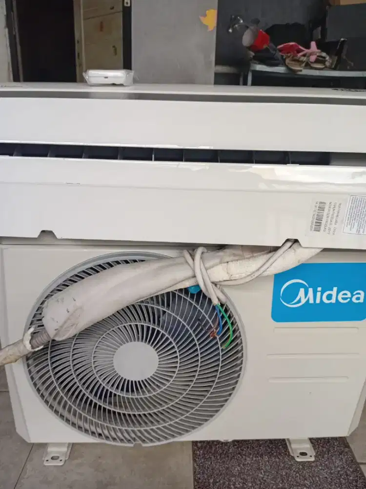 AC Midea 1/2pk LIKE NEW