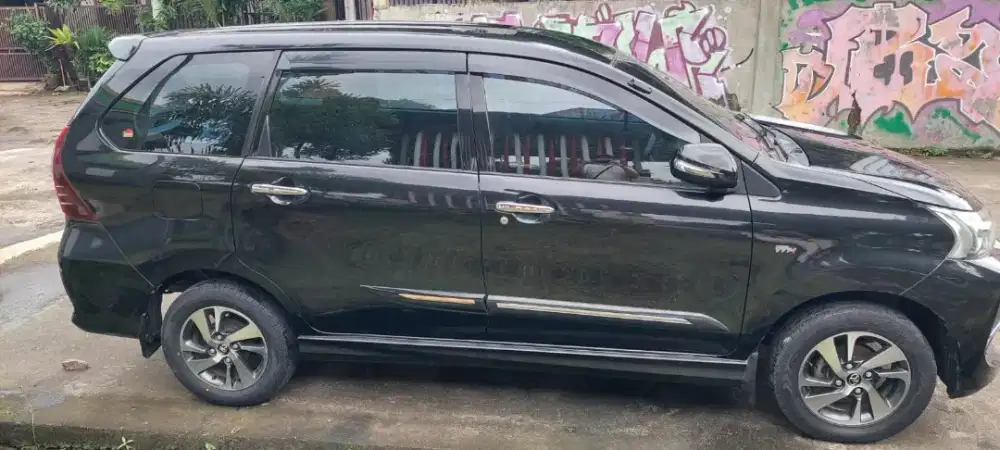 Bismillahirohmannirohim,
DIJUAL :
Toyota Avanza Veloz 1.5 MT