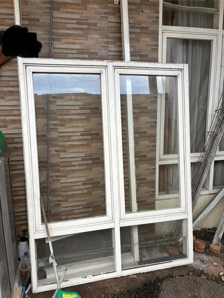 Borongan Material Bekas Bongkaran (Kusen Aluminium, Pintu, Sink)