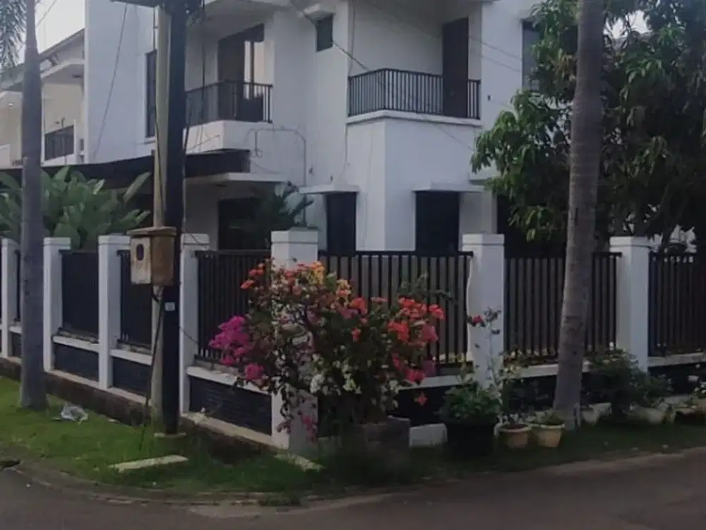 DISEWAKAN RUMAH LUAS POSISI HOOK DI CLUSTER ARALIA HARAPAN INDAH BEKASI