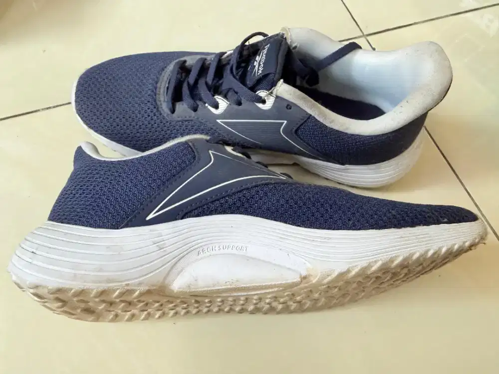 Sepatu Rebook Comfort Footbed