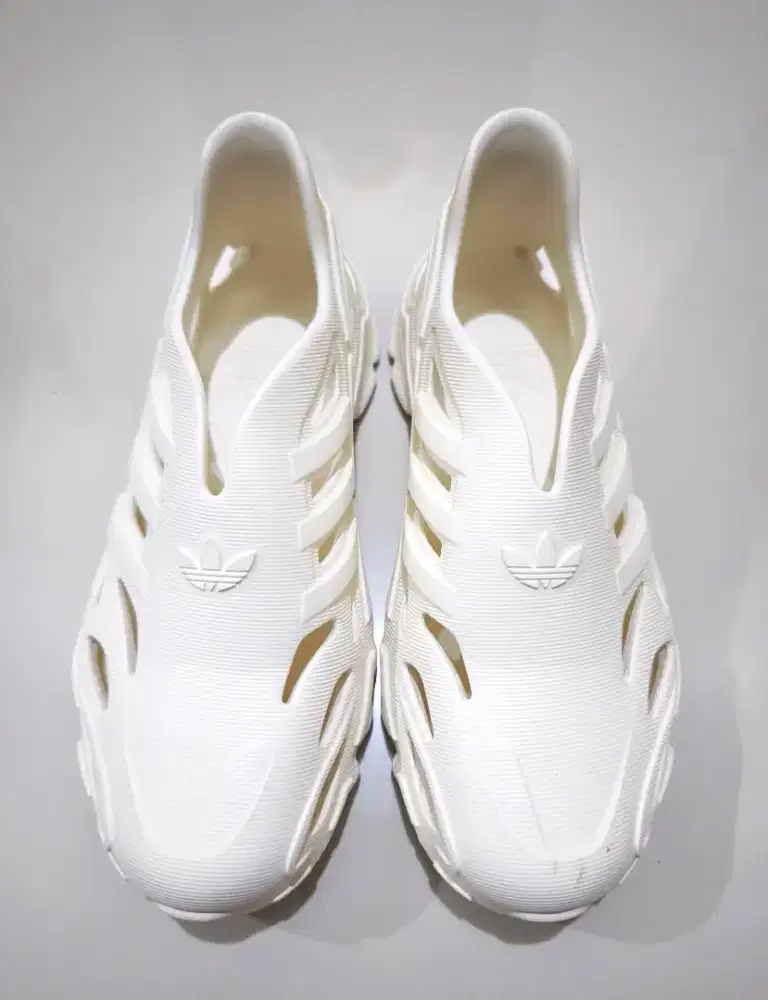 Sepatu Sandal Adidas Adifom Supernova Ukuran 40.7 / 6.5 Warna Krem