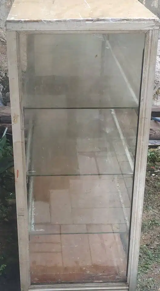 (JUAL CEPAT) LEMARI ETALASE