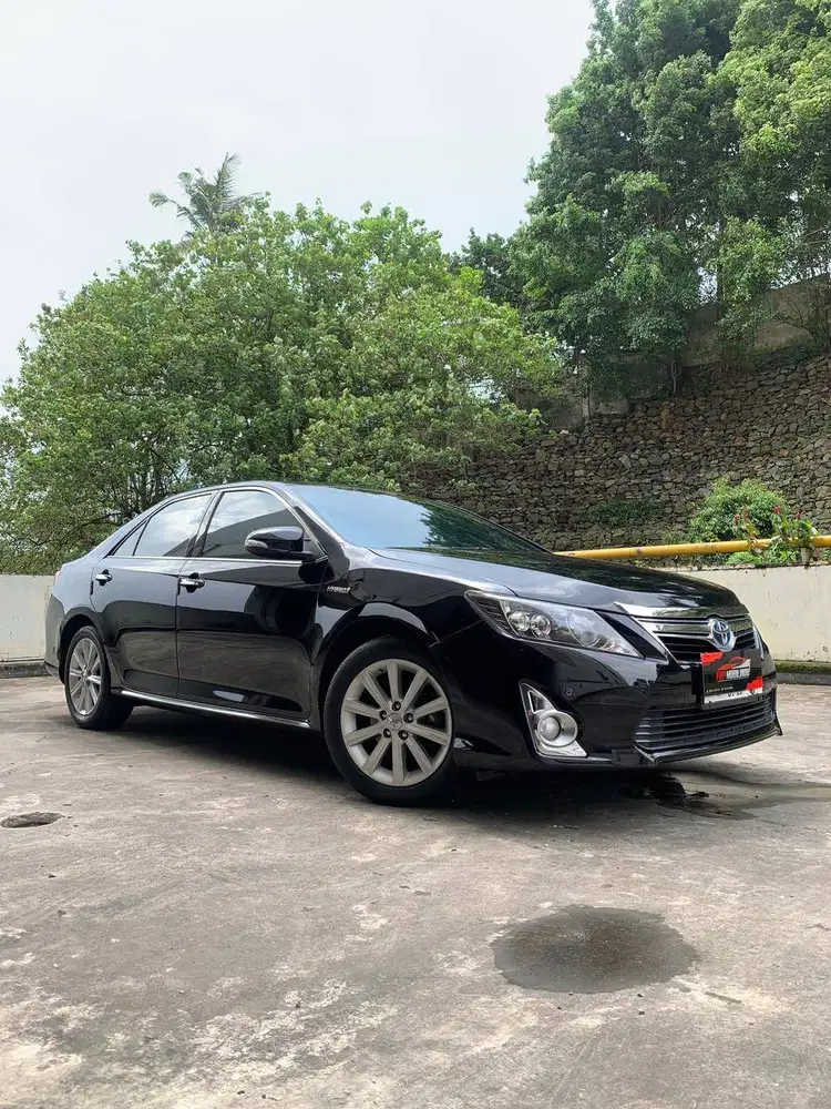 Toyota Camry V Hybrid AT 2012