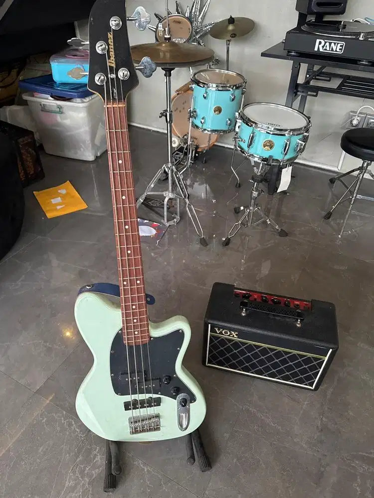 Paket Bass Ibanez + Amp Vox Pathfinder 10 – Siap Main, Suara Mantap