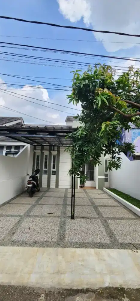 Rumah Luas 180m² di Puri Insani 2 GDC – Persis Depan Alun-Alun!