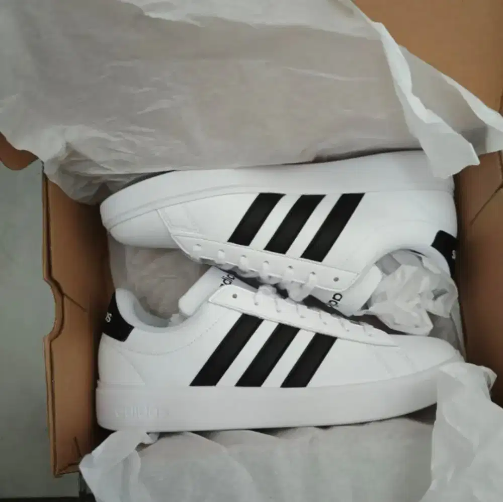 Sepatu Adidas Grand Court 2.0