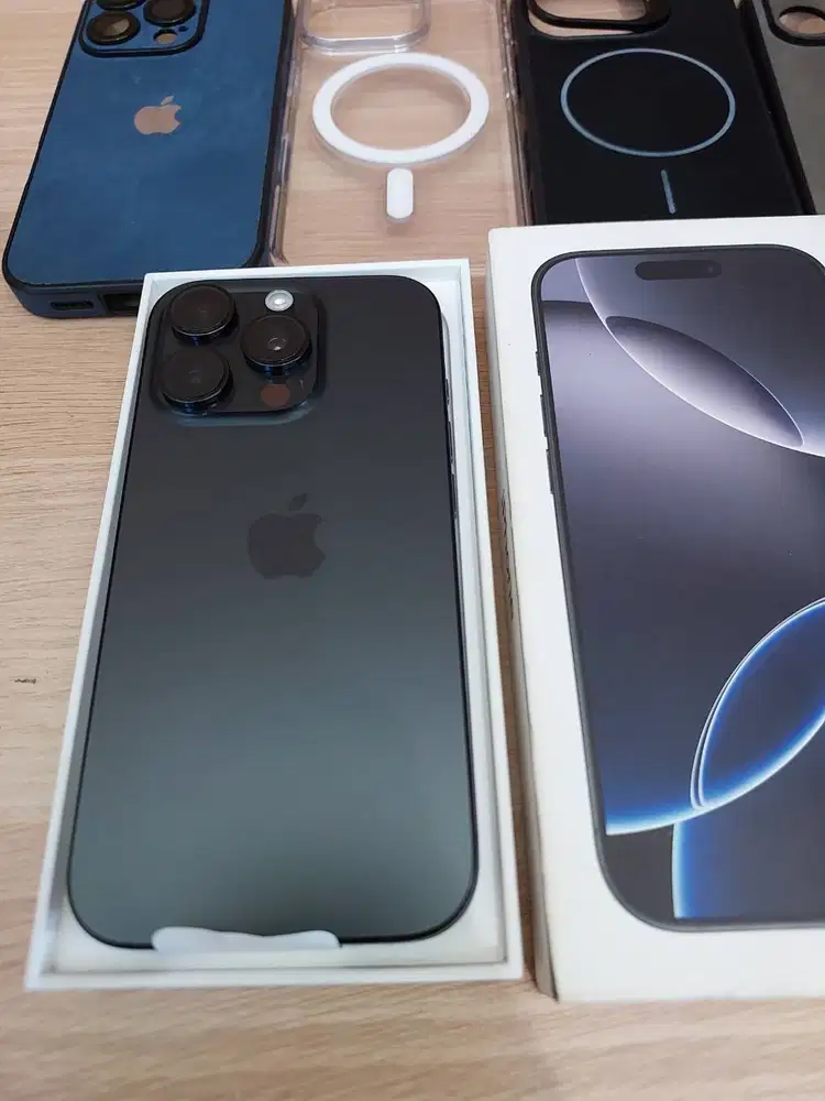 Dijual Iphone 16 Pro 128 Gb warna Black Titanium