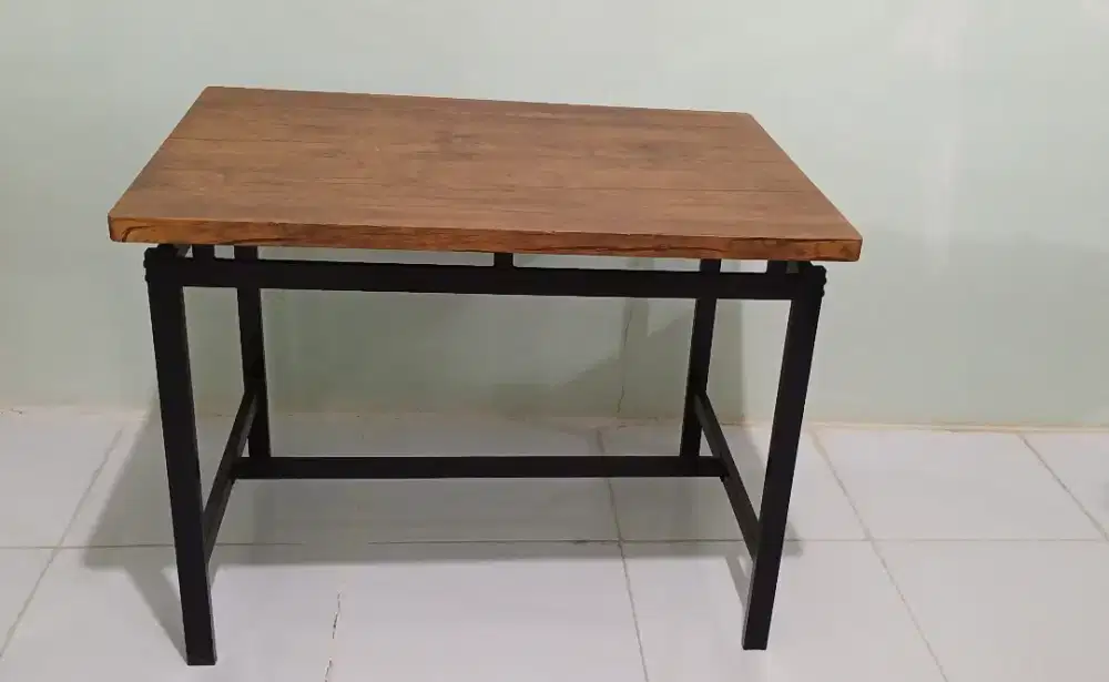 JUAL BORONGAN MEJA BEKAS CAFE TOTAL 4 MEJA HARGA NEGO