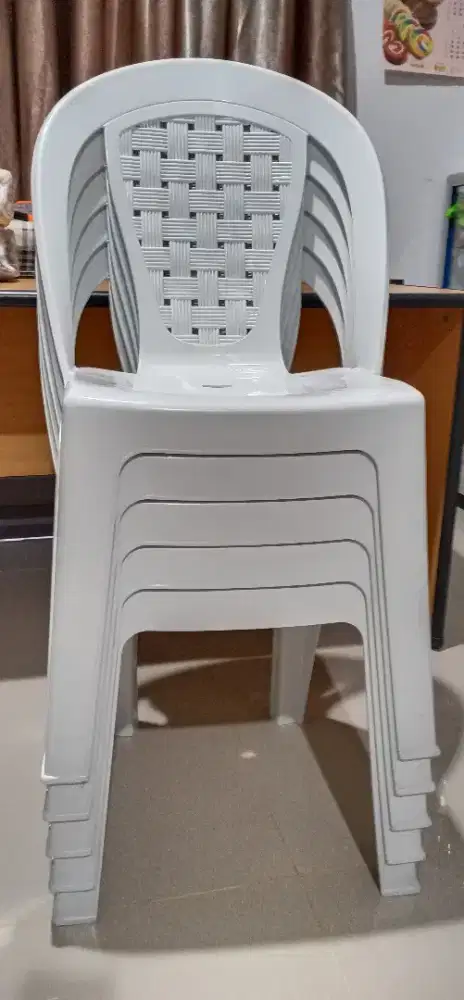 JUAL KURSI SANDAR PLASTIK KONDISI MASIH BAGUS TOTAL ADA 5 KURSI