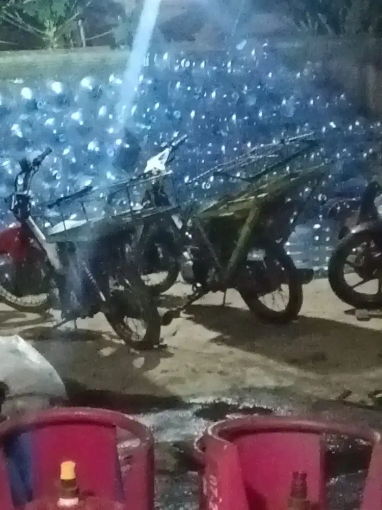 Di butuhkan karyawan pengantar galon memakai motor