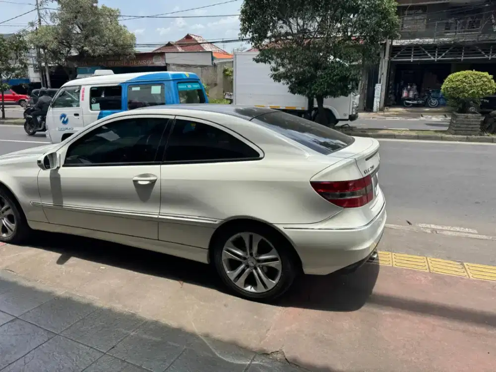 Mercy Coupe 2 pintu CLC 200 th 2010 AT