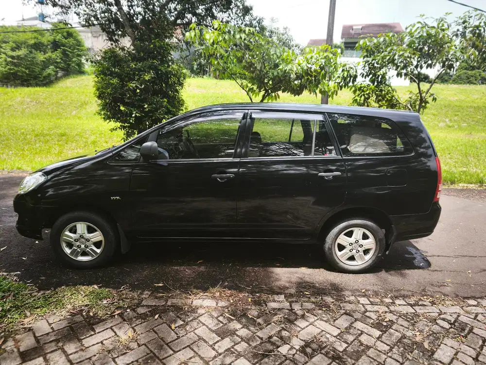 Toyota Kijang Innova 2006 Bensin