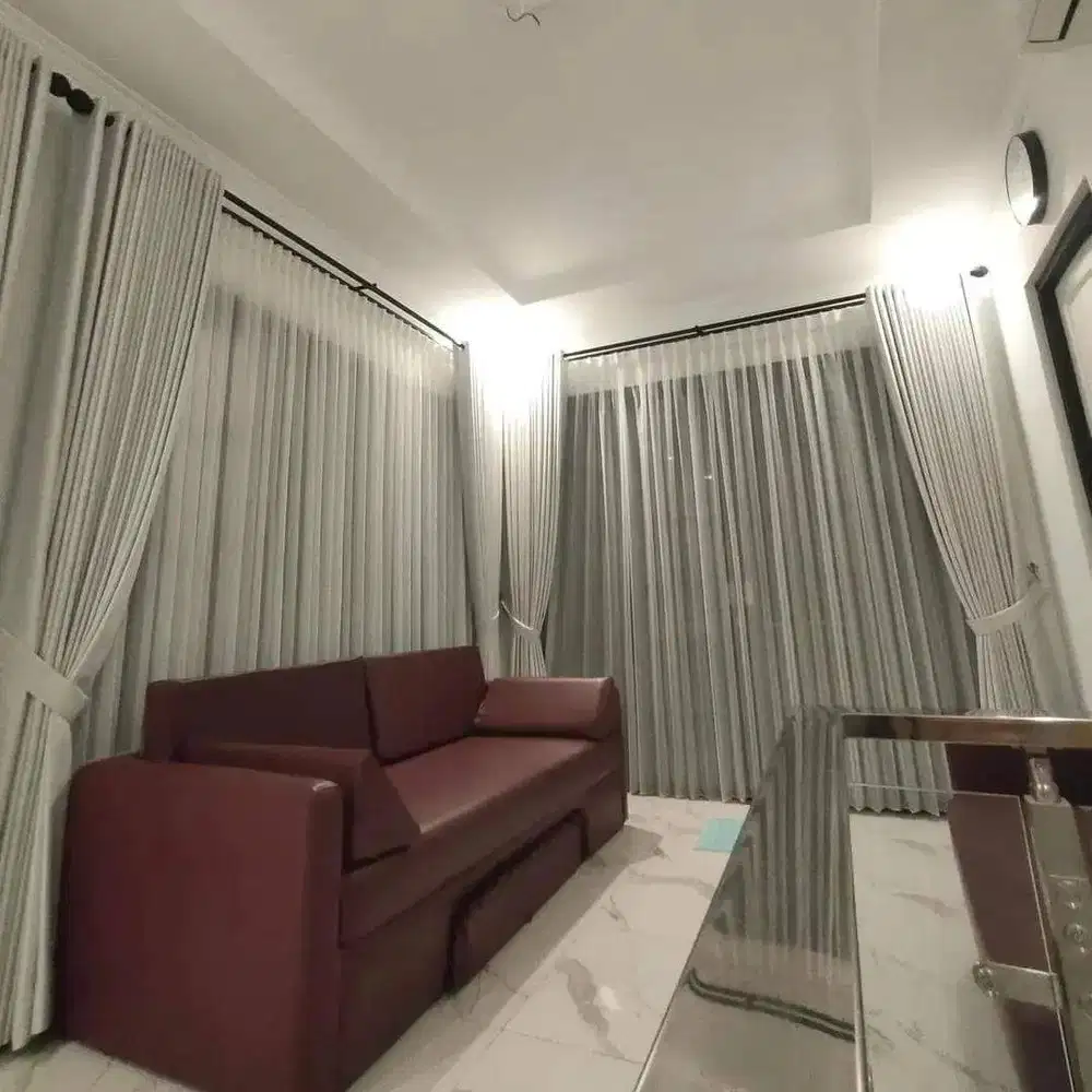 Gorden Vitrase Sekat Ruangan Klinik Roller Vertikal Blinds Krey Kayu