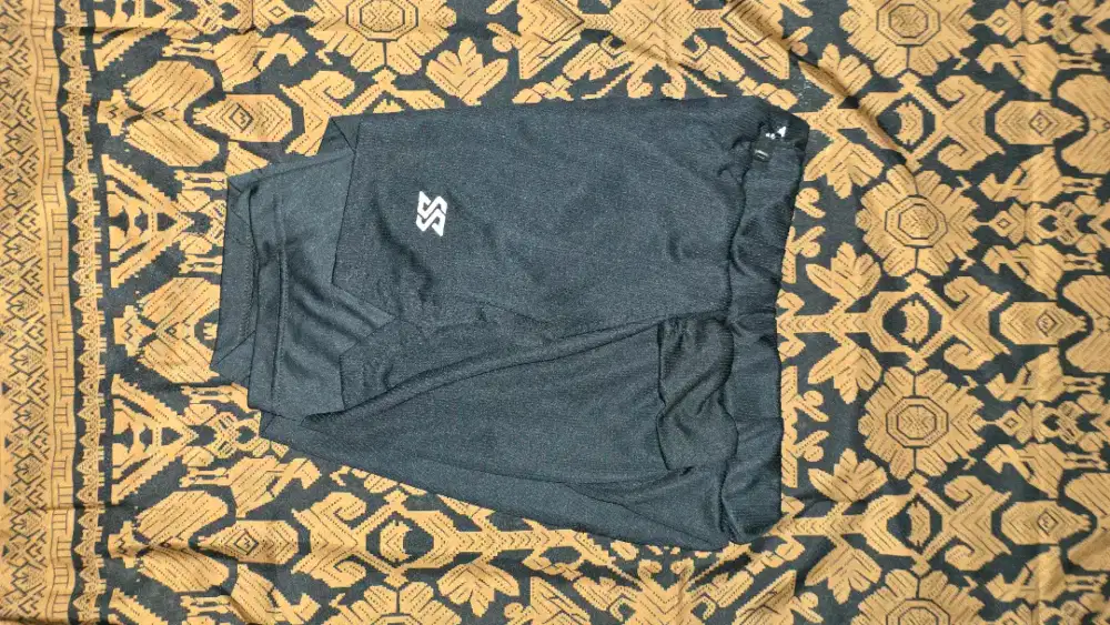 Celana Pendek Olahraga 2 in 1