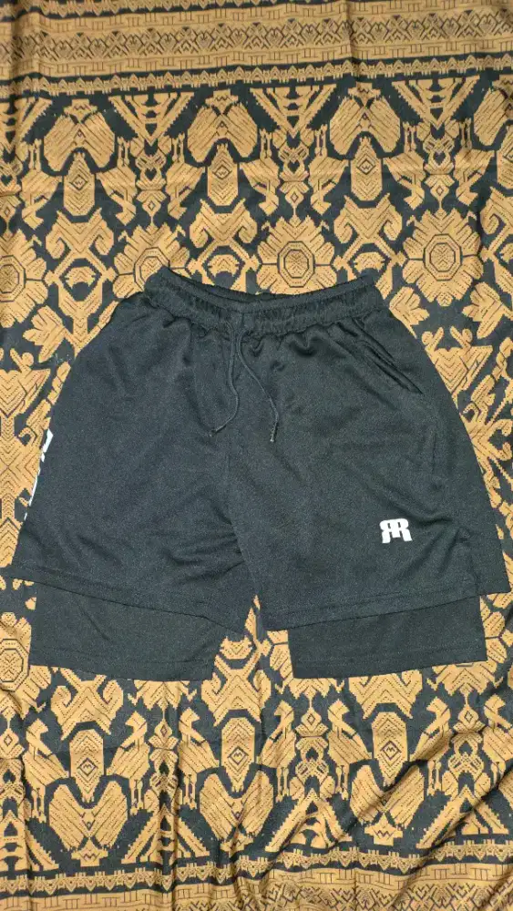 celana pendek olahraga Pria