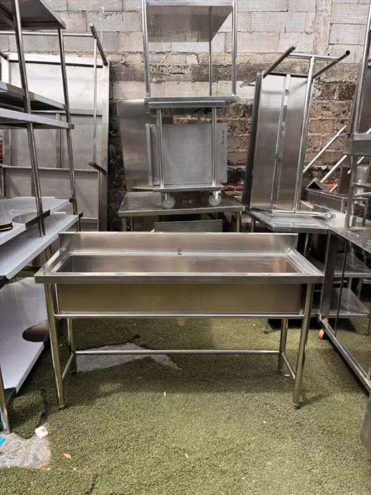 SINK 1 LUBANG / WASTAFEL 

Ukuran 137x45x80
Lubangnya 120x24x23