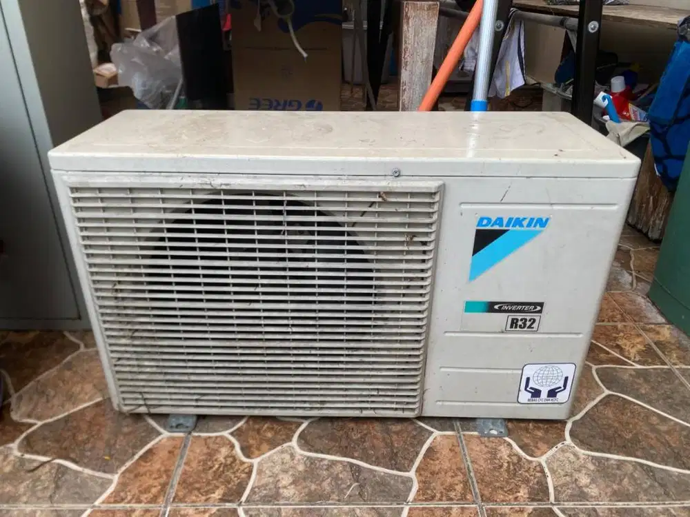 Outdoor AC Daikin Thailand 1/2PK R32