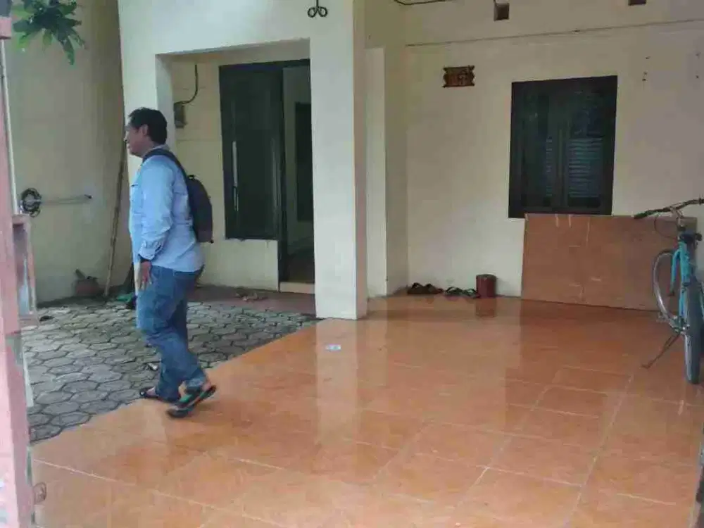 Rumah Ada Kolam Renang Pribadi Sidoarjo Barat