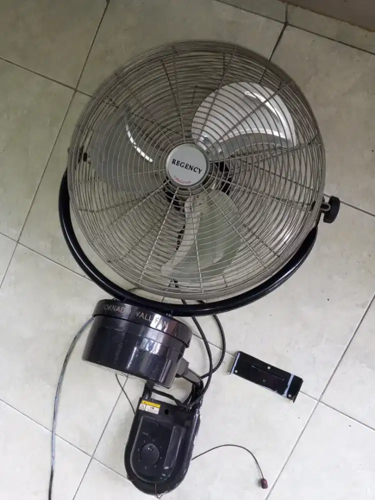Kipas dinding Tornado Regency 18inc Rp.200rb net