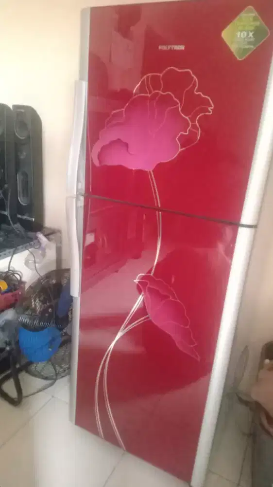 Di jual kulkas polytron 2 pintu