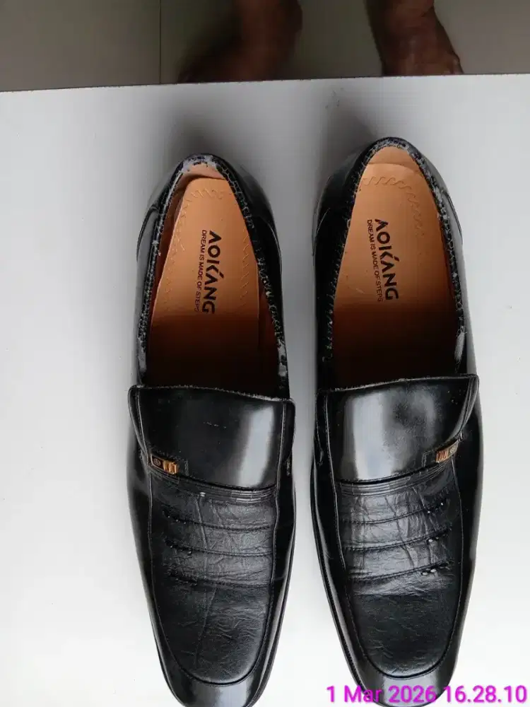 Sepatu pria Aokang China