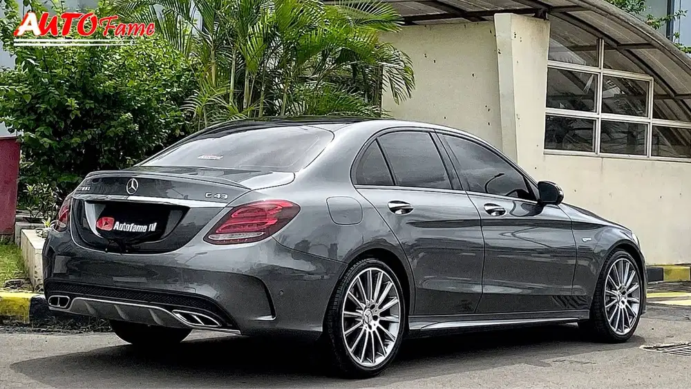 KM 24RB Mercedes Benz C43 AMG 4-Doors 3.0 V6 9G-Tronic 367HP 2017