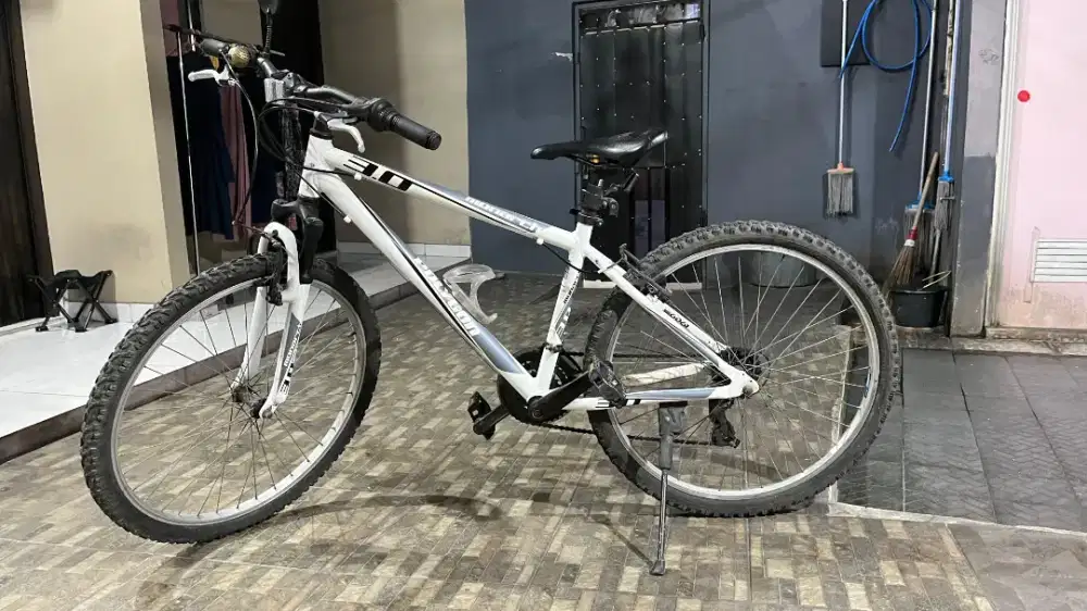 Sepeda Polygon monarch 3.0 (monarch m3)