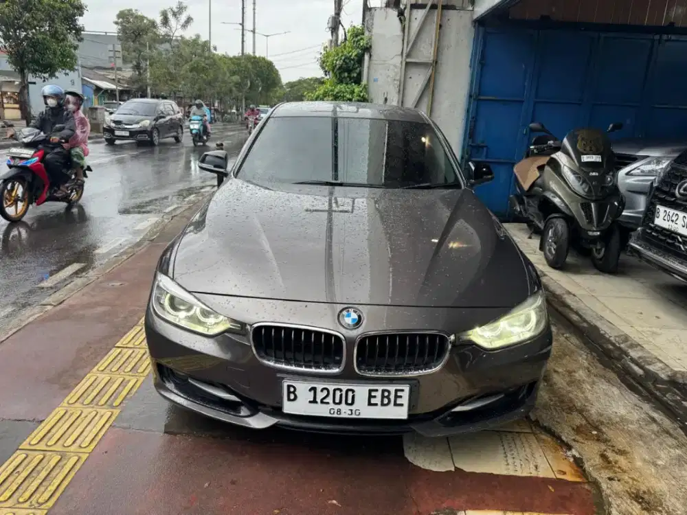 Bmw 320i th 2015 AT siap pakai