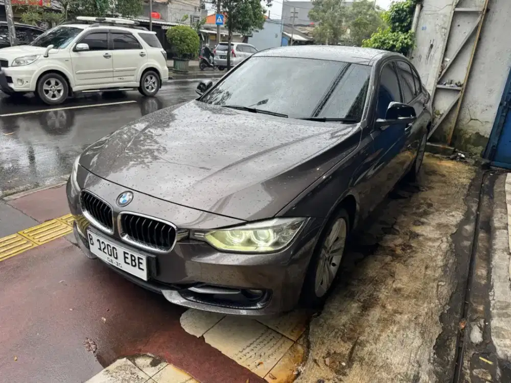 Bmw 320i th 2015 AT siap pakai