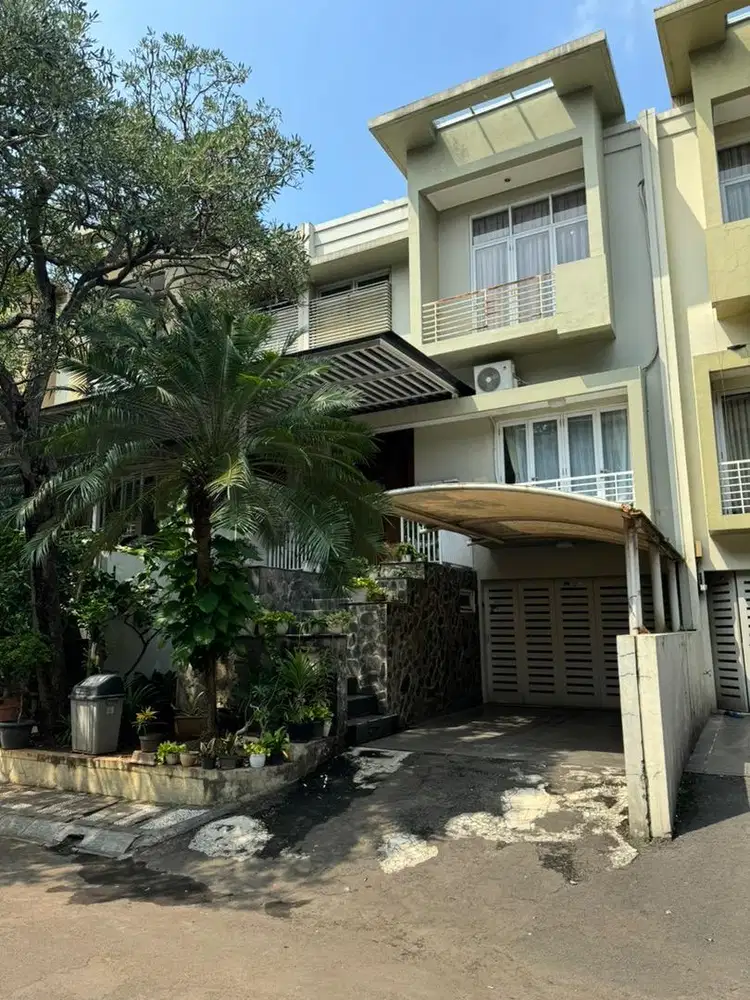 Townhouse Royal Spring Residence