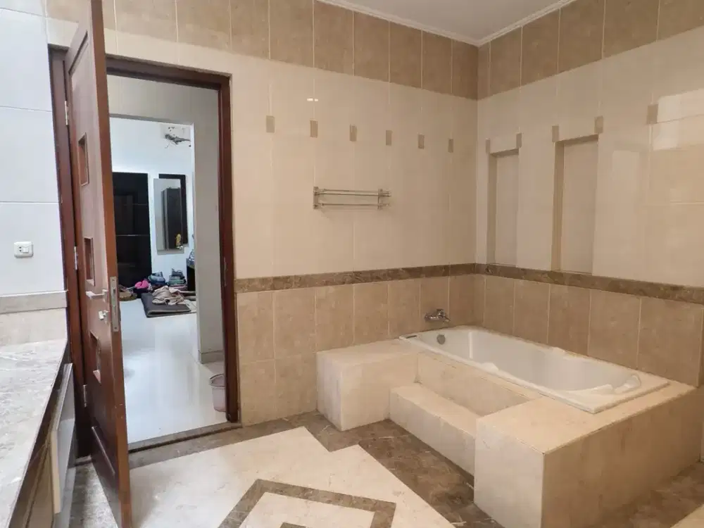 Rumah nyaman terawat siap huni di Perumahan Batunggal Indah