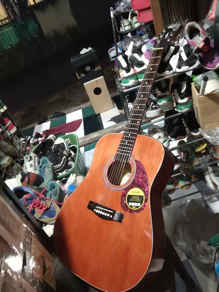 Gitar miranti jumbo cort