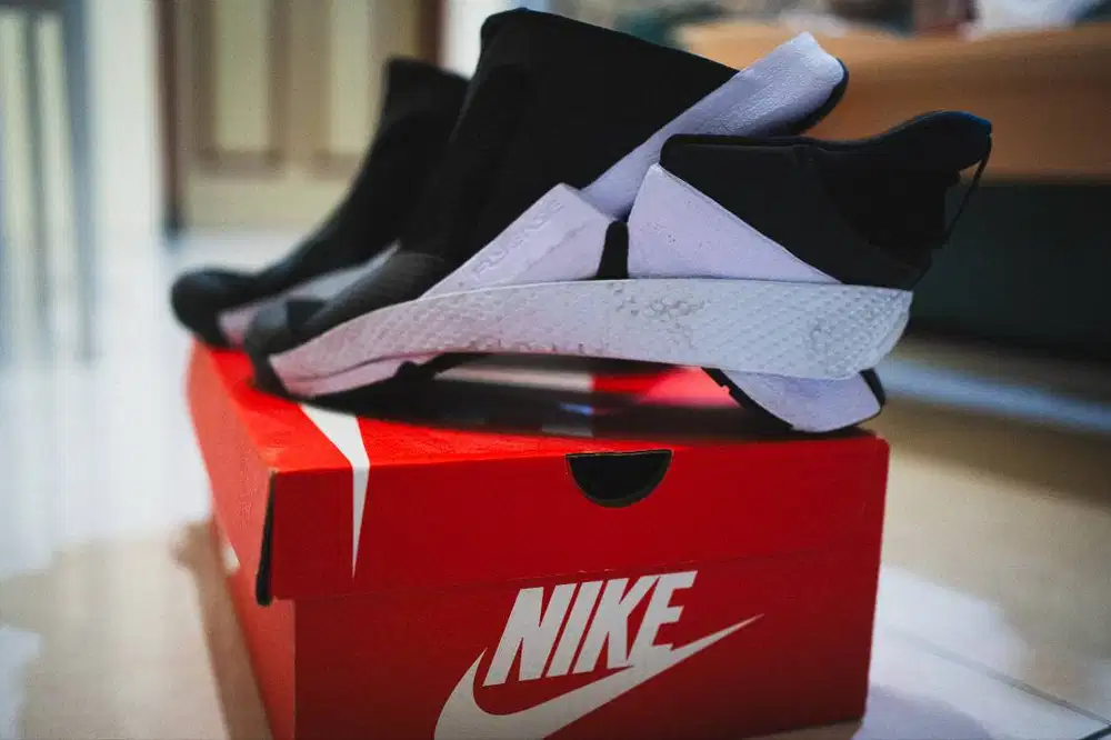 NIKE GO FLYEASE BLACK/WHITE UKURAN US 10.5