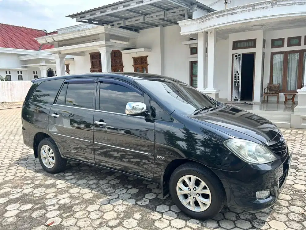 Kijang Innova G bensin matic 2009