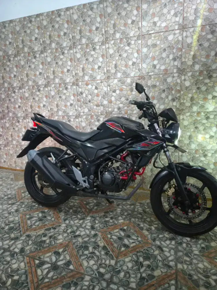 Bismillaahh jual Honda Cb 150 r 2013