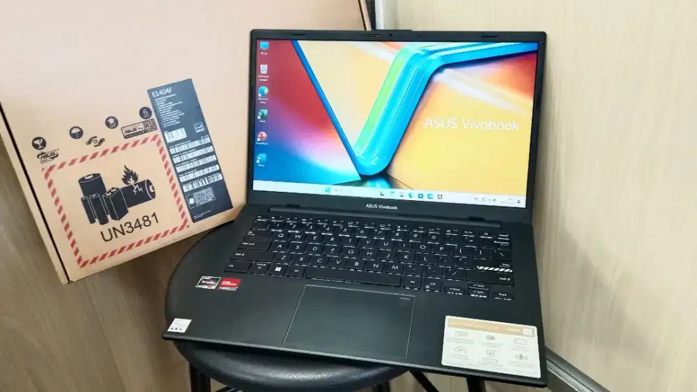 Laptop asus E1404F