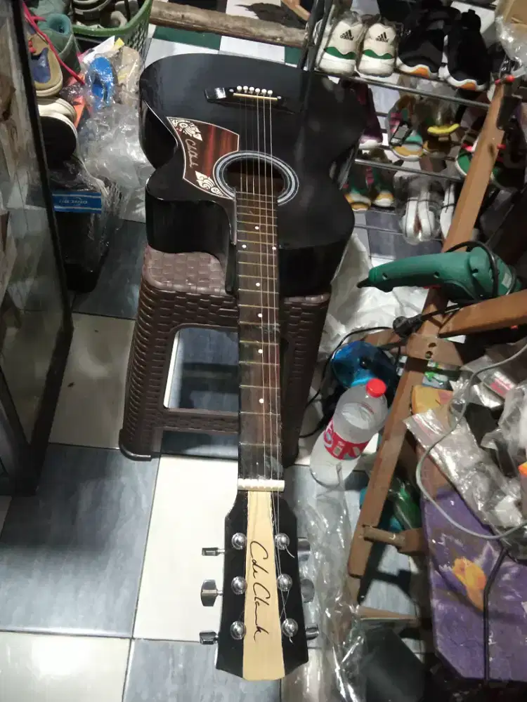 Gitar colecrak tanam besi