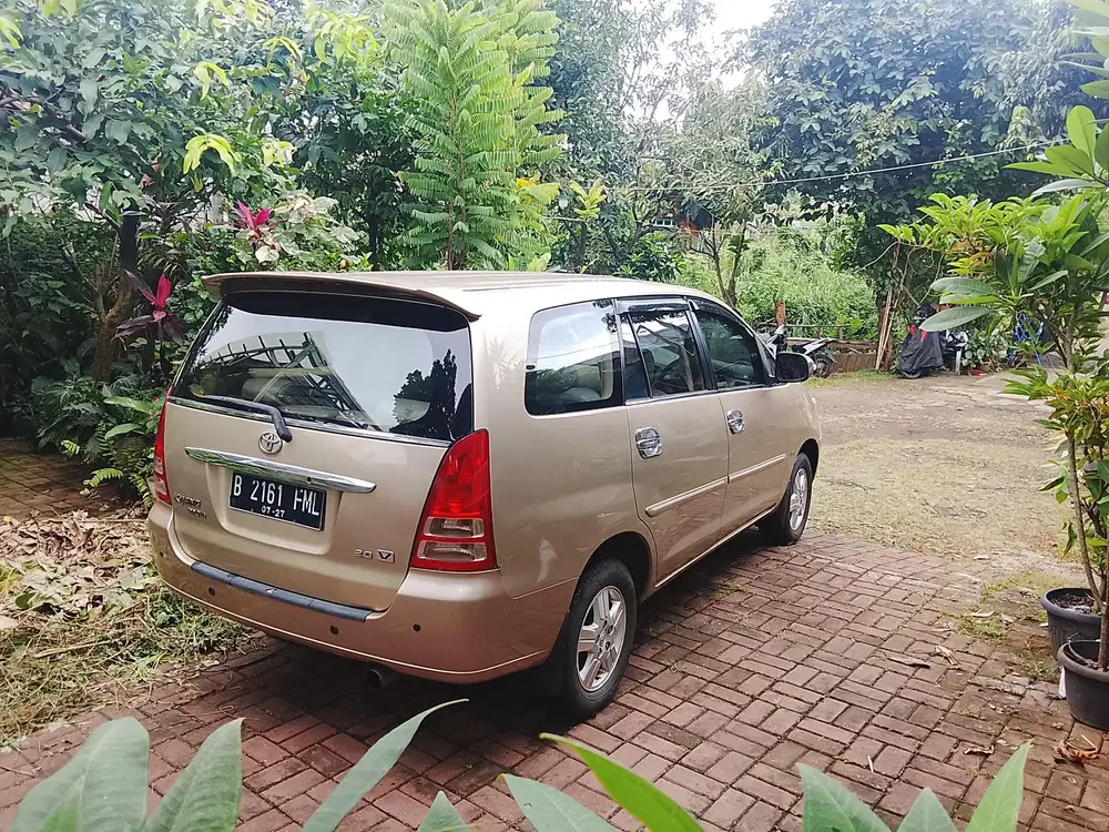 Toyota Kijang Innova 2005 Bensin