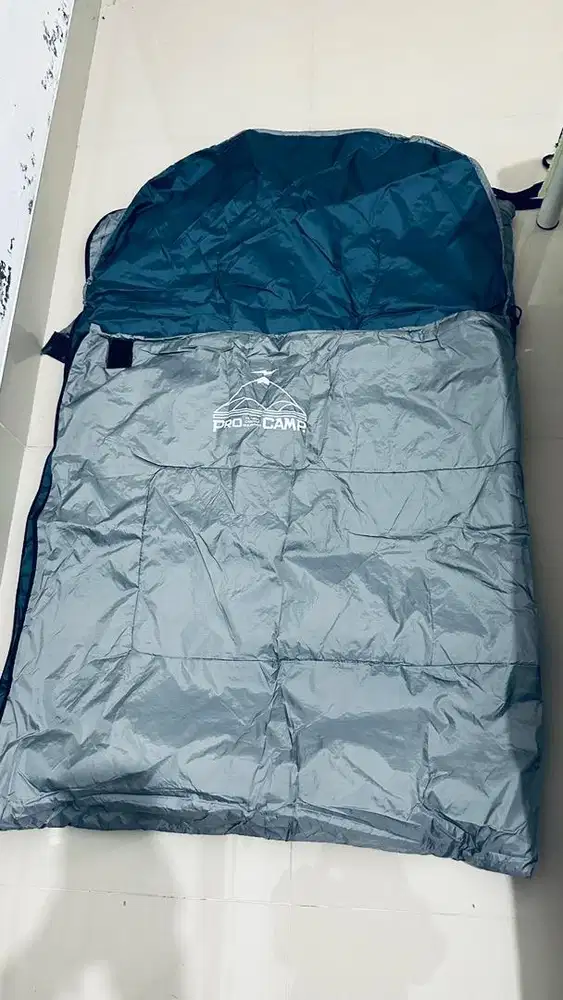 Di Jual Sleeping Bag Camping dan Tenda Kelambu