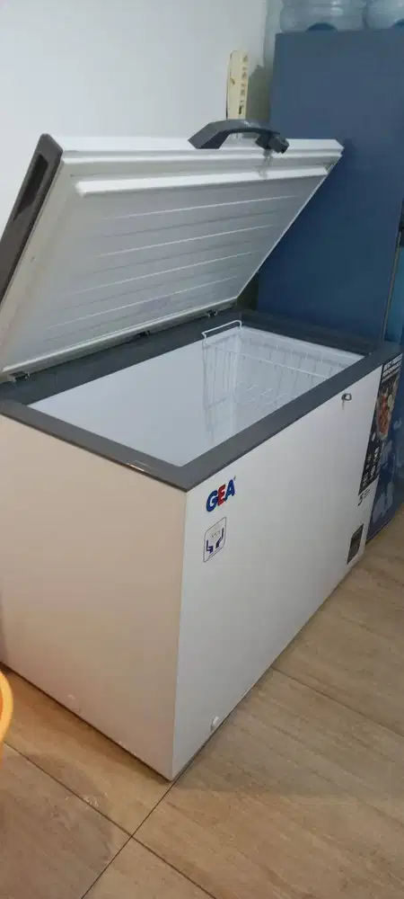 Perlengkapan dapur bekas restoran