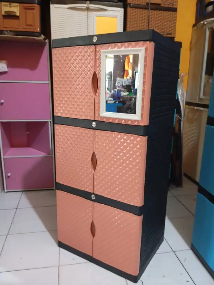 Lemari Plastik Doremi Susun 3 Full kunci + Kaca