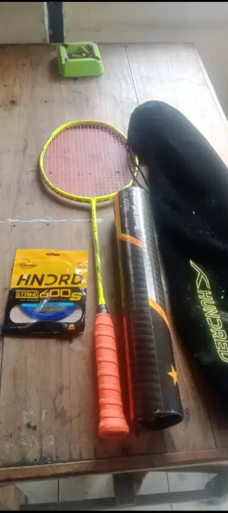 raket badminton hundred