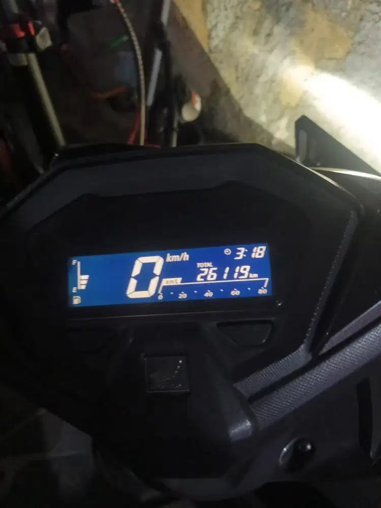 VARIO 160 Hitam CBS