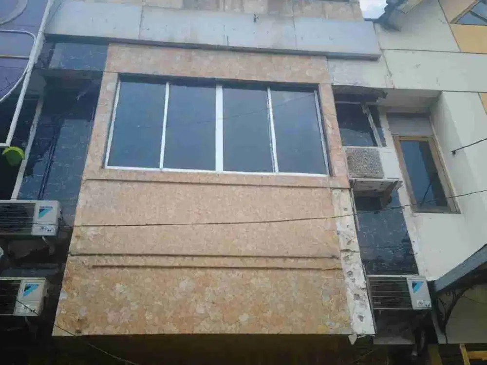 Di sewakan ruko 3 lantai di graha raya