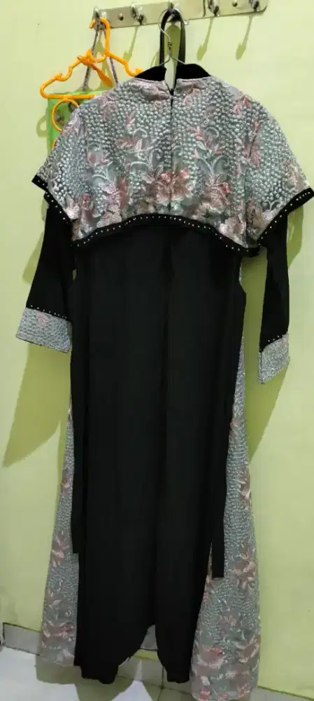 Pakaian gamis baru